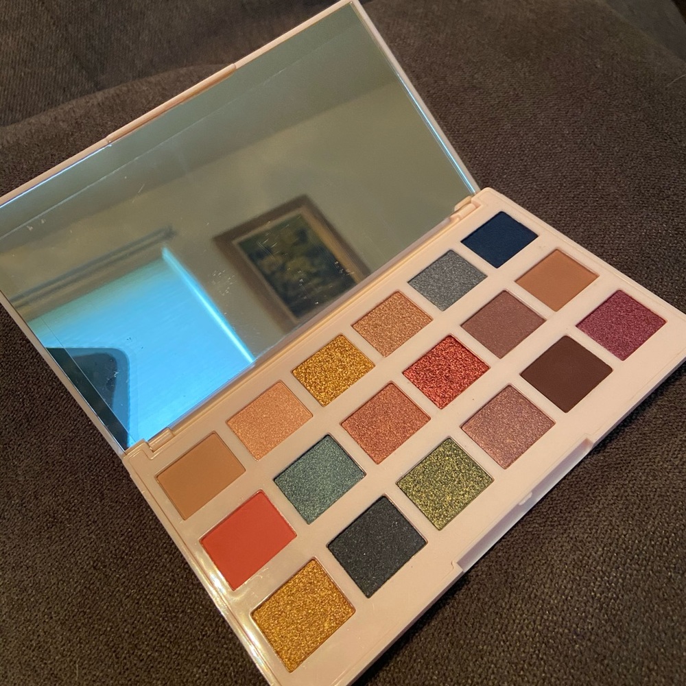 Ciaté Brand new 18 pan palette